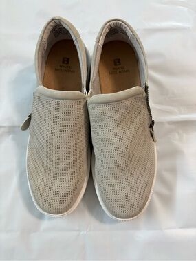 White Mountain Women’s Slip-On Sneakers in Light Gray